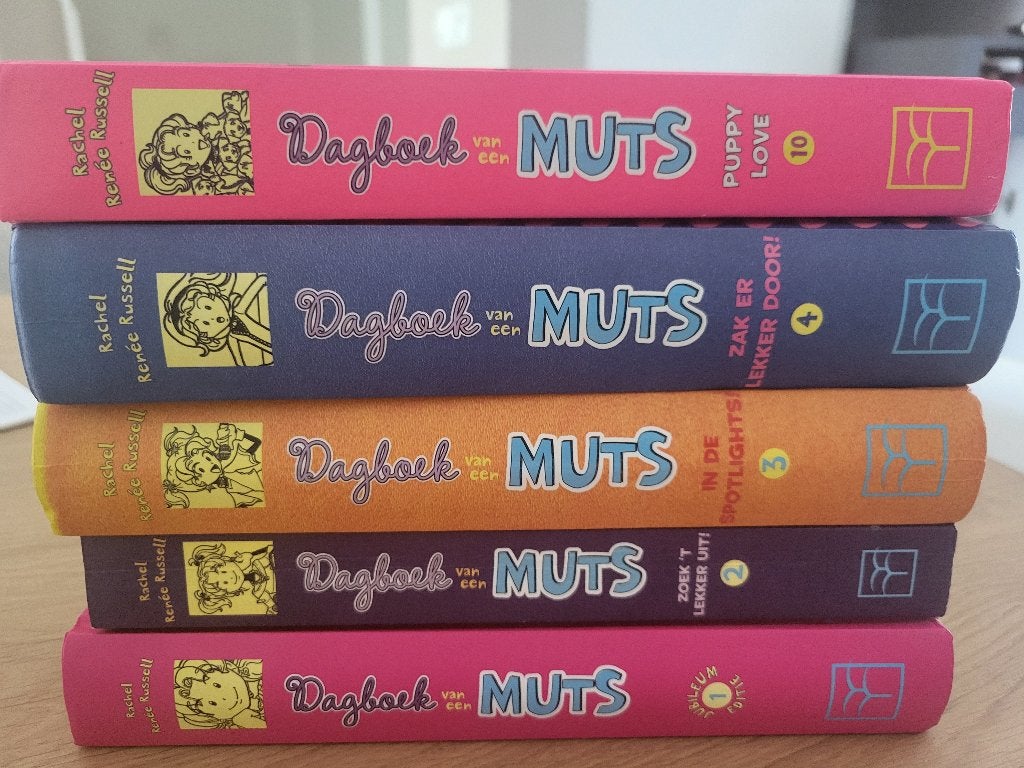 dagboek van een muts deel 1,2,3,4,10, Boeken, Ophalen of Verzenden, Zo goed als nieuw, Rachel Renée Russell, Fictie