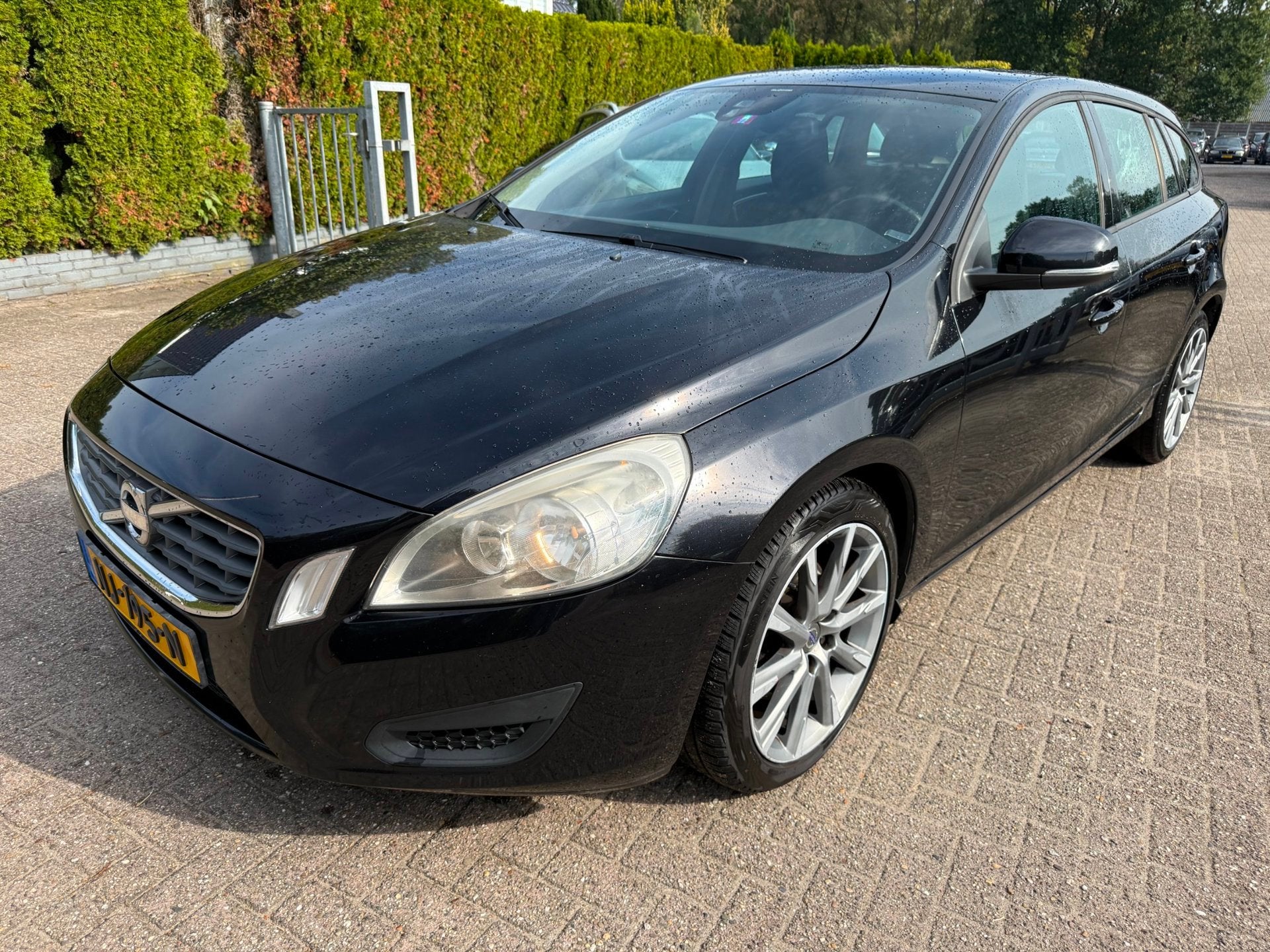 Volvo V60 2.0 D3 Momentum ECC CRUISE NAVI LMV PDC, Auto's, Voorwielaandrijving, Euro 5, Gebruikt, 1984 cc