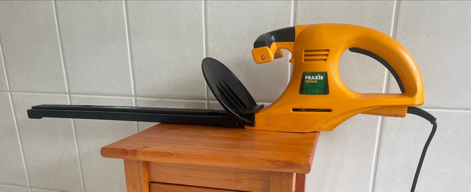 Praxis PXHS45 Heggenschaar - Elektrisch, nauwelijks gebruikt, Tuin en Terras, Ophalen, Zo goed als nieuw, Elektrisch