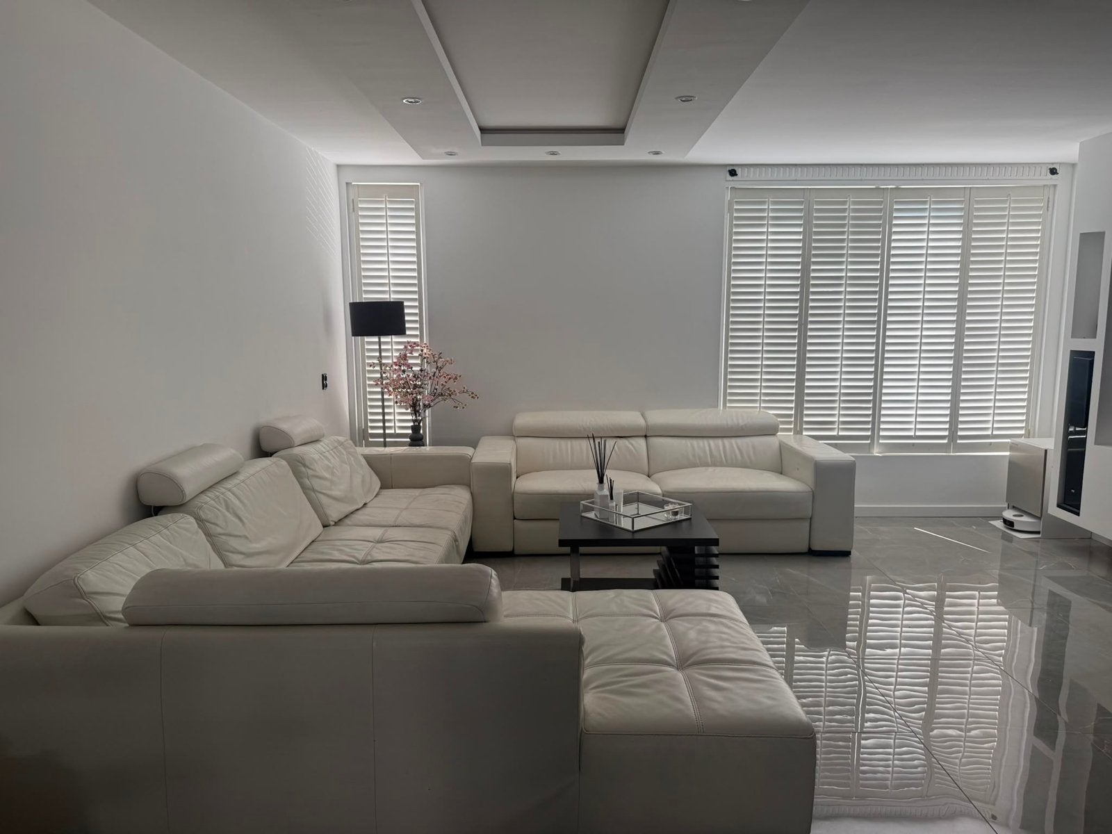 Wit Leren hoekbank met relaxfunctie en 2 zits bank, Ophalen, Gebruikt, 100 tot 125 cm, Hoekbank