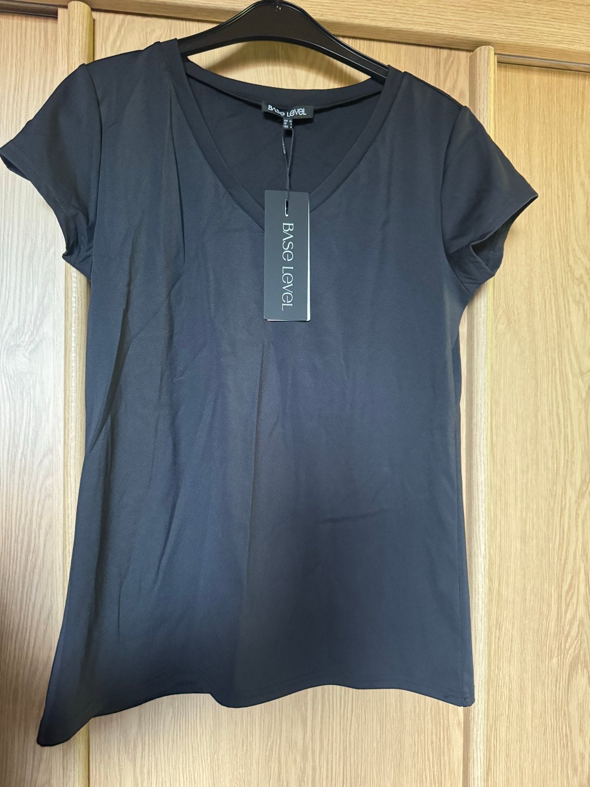 Zwart V-hals T-shirt van Base Level, maat 36 (S), Verzenden, Zwart, Nieuw, Korte mouw