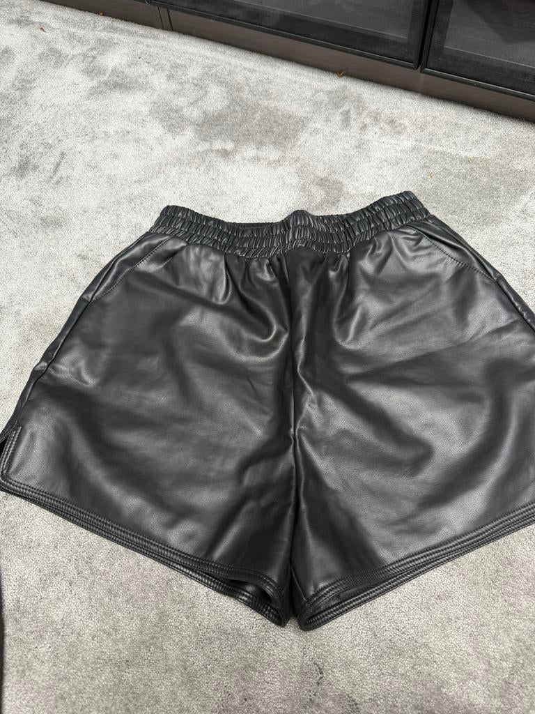 Leren shorts met elastische tailleband, Maat 38/40 (M), Kort, Zwart, Nieuw