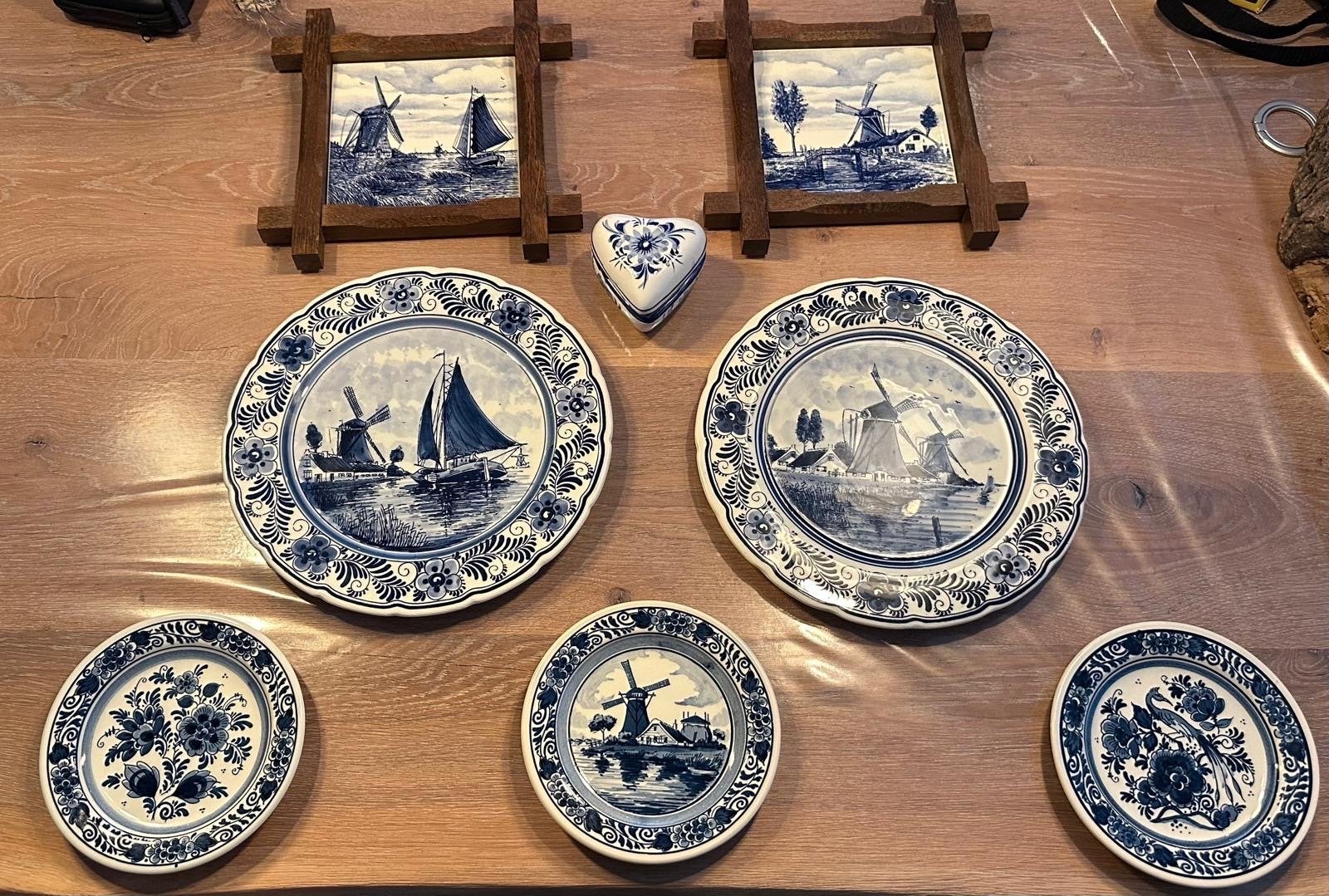 Prachtige Delfsblauwe Set: Borden, Tegels en Doosje, Antiek en Kunst, Ophalen