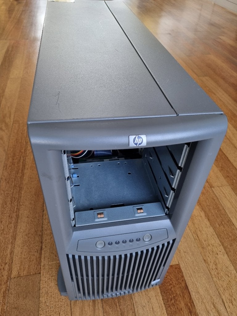 Vintage HP ProLiant ML350, Generation 4P server,met duo Xeo, Computers en Software, Servers, Ophalen, Hot swappable onderdelen