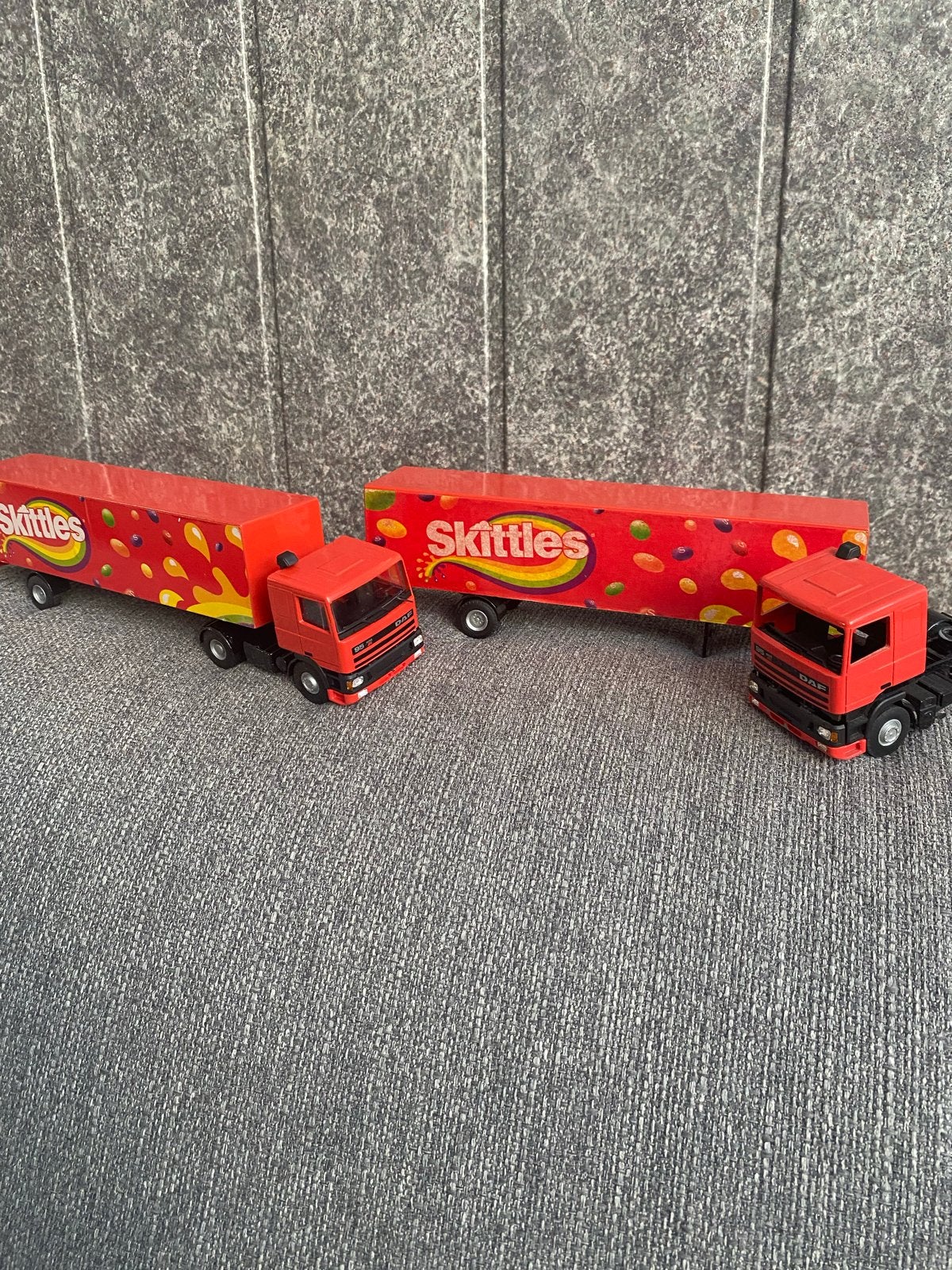 Lion Toys Skittles vrachtwagens (2 stuks), Verzenden, Zo goed als nieuw