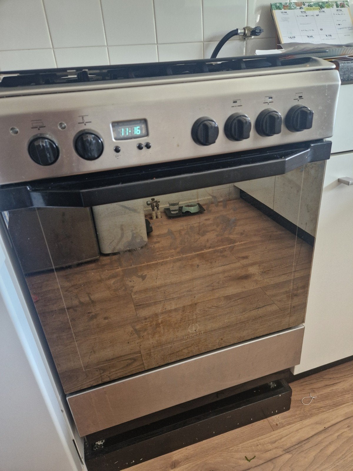 Indesit I6TMH5AG/NL Fornuis met Oven (6 jaar oud), Ophalen