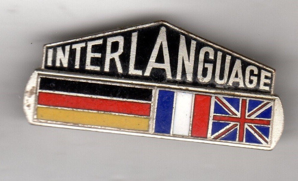 Speldje BROCHE INTERLANGUAGE VLAG DUITSLAND FRANKRIJK VERENI, Ophalen of Verzenden, Gebruikt, Overige onderwerpen