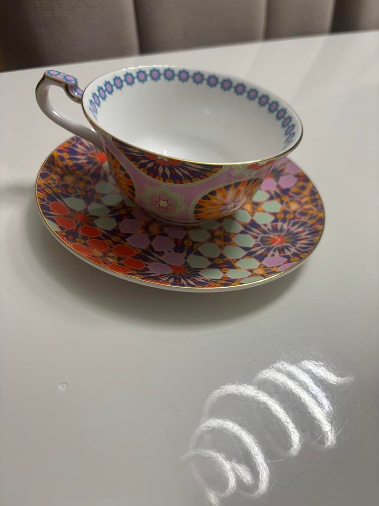 Fine Bone China kopje., Verzamelen, Porselein, Kristal en Bestek, Ophalen of Verzenden, Zo goed als nieuw, Porselein, Kop en/of schotel