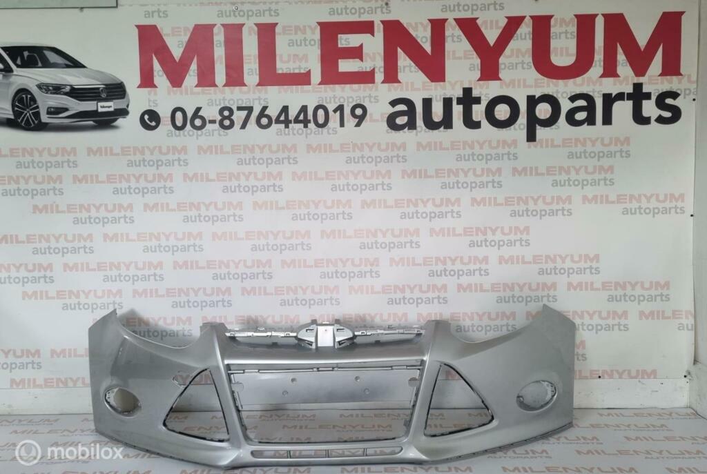 FORD FOCUS VOORBUMPER 5 DEURS (2011-2014) MOONDUST SILVER, Ophalen of Verzenden, Nieuw, Voor, Bumper