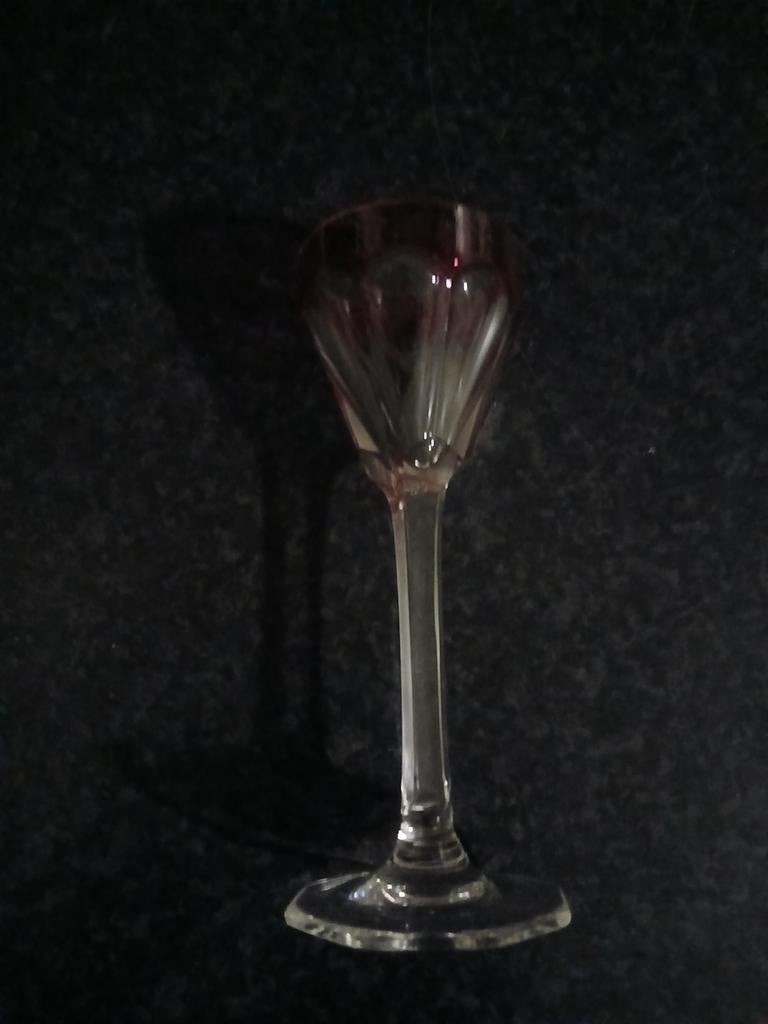 Antiek borrelglaasje met roze rand., Verzamelen, Glas en Borrelglaasjes, Ophalen, Zo goed als nieuw, Borrel- of Shotglas