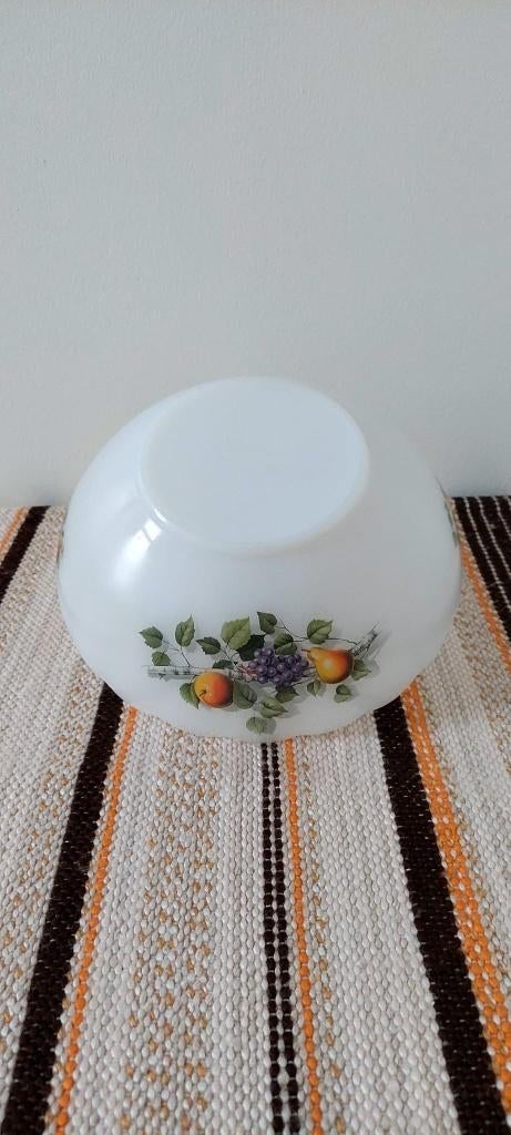 Vintage  glazen Arcopal Fruits de France schaal 22.5 cm, Huis en Inrichting, Keuken | Servies, Schaal of Schalen, Overige stijlen