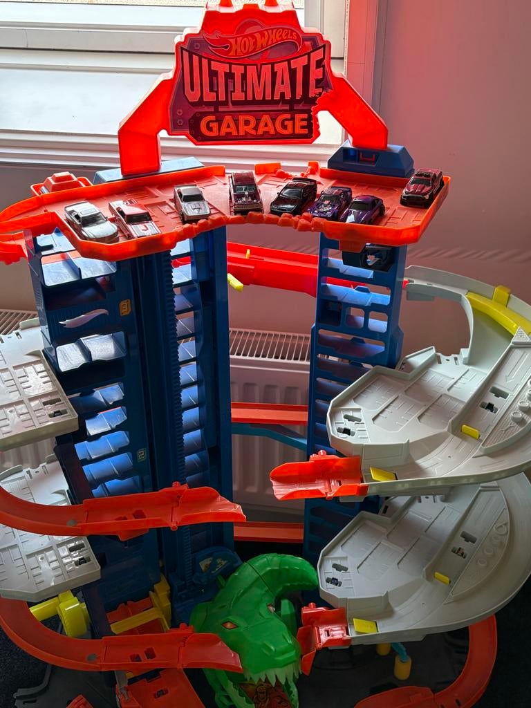 Hot Wheels Dino Garage Racebaan, Racebaan, Ophalen of Verzenden, Zo goed als nieuw, Hot Wheels