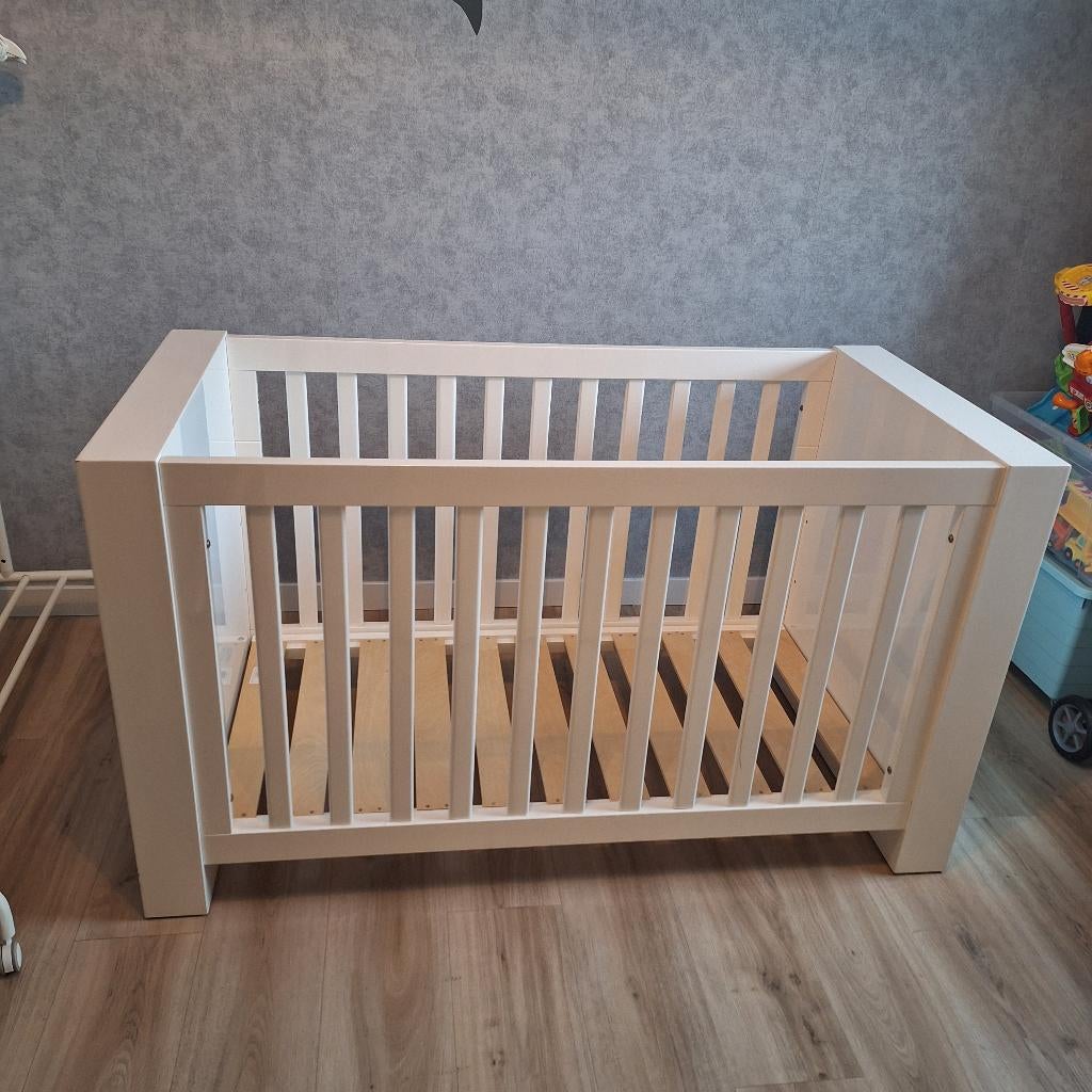 Alaska wit hoogglans babybed en commode, Ophalen, Gebruikt, Minder dan 140 cm, Matras