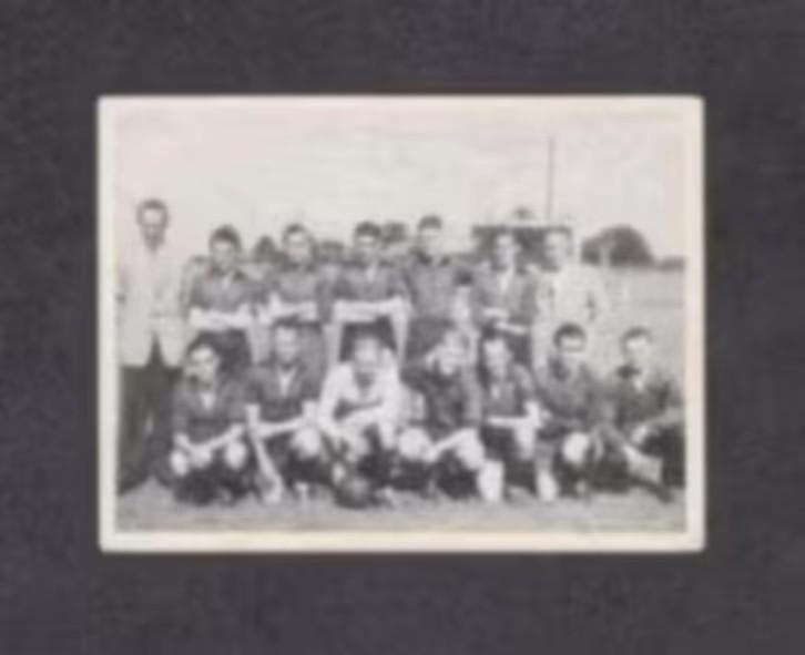 Voetbalplaatje Helmondia 2e Klasser Helmond 1951-1952., Ophalen of Verzenden, Zo goed als nieuw