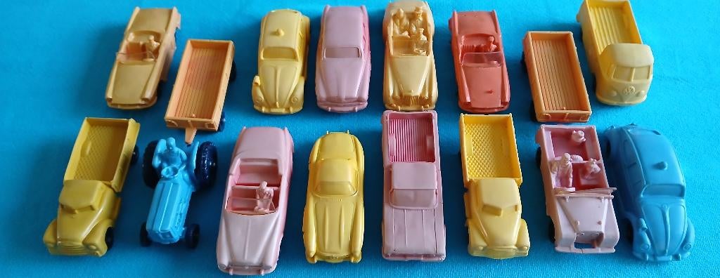 Te koop: Nostalgische auto's ( plastic ), Verzamelen, Retro, Ophalen, Overige typen