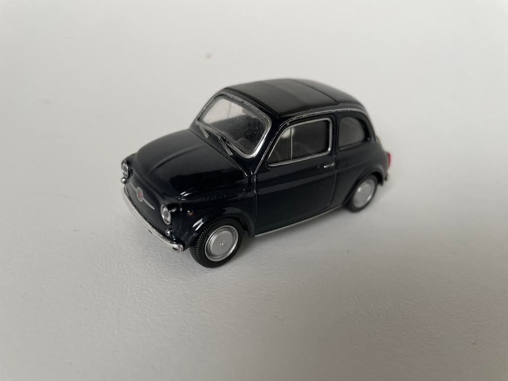 model Fiat Nuova 500, zwart, Welly, klassiek 1/32 (?), Ophalen of Verzenden, Zo goed als nieuw, Auto, Overige merken