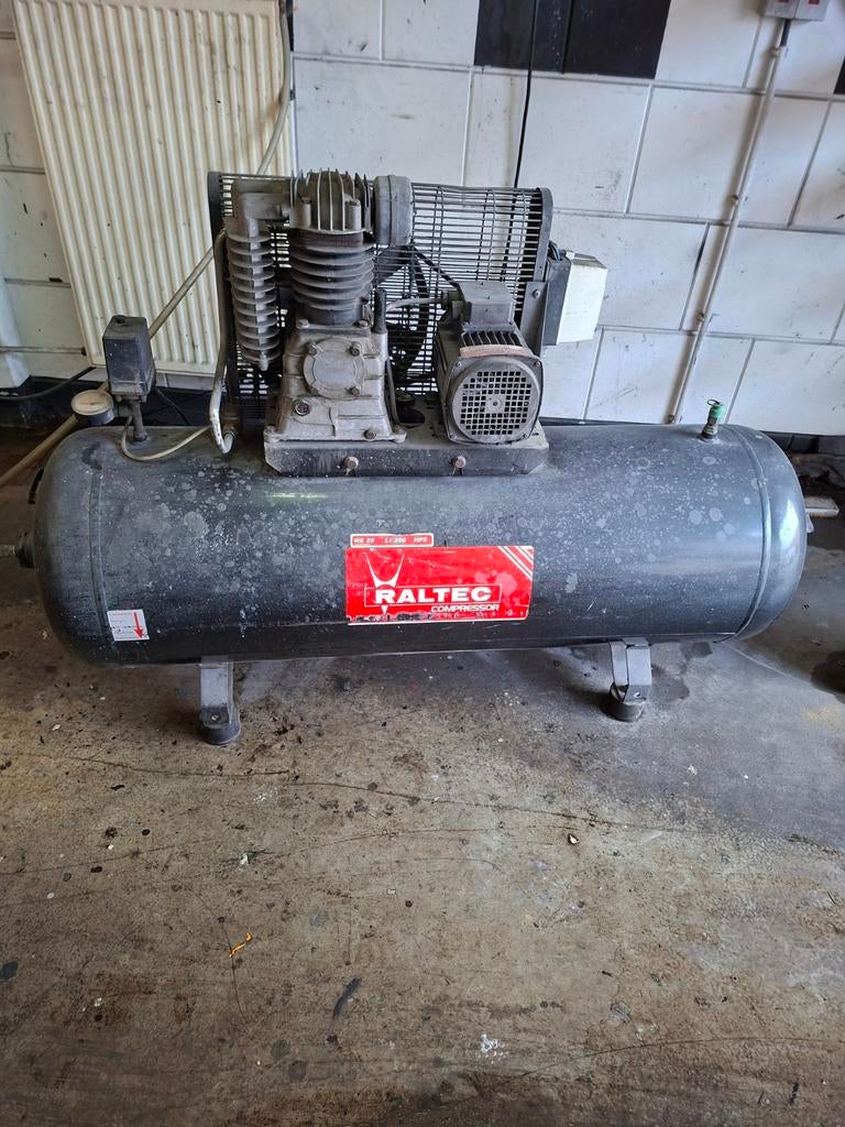 Compressor 380 volt, Doe-het-zelf en Verbouw, Compressors, 100 liter of meer, Ophalen, Zo goed als nieuw