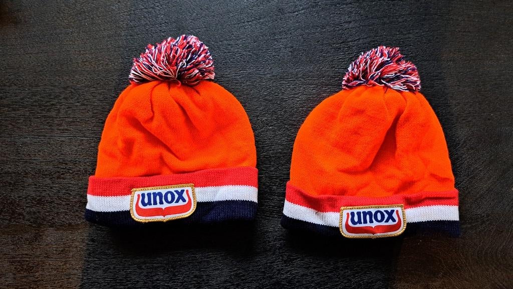2 x Vintage Unox muts met pompon, nooit gedragen!, Kleding | Heren, Hoeden en Petten, Unox, Hoed, Nieuw, One size fits all