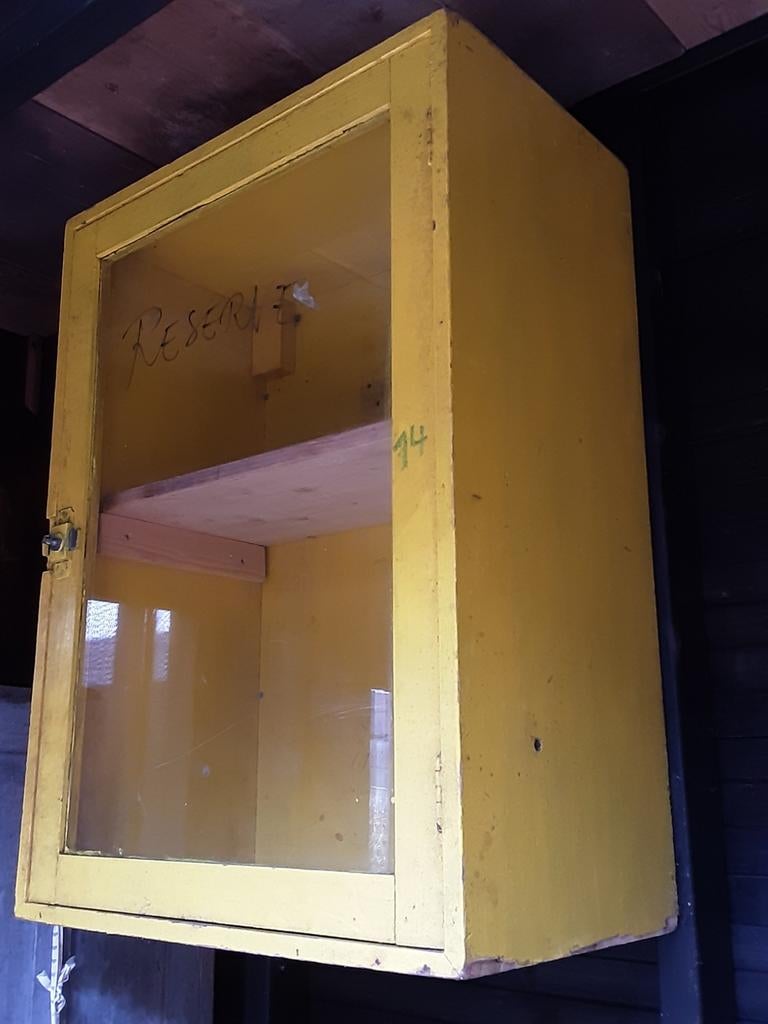 Oud kastje wandkastje brocante keukenkastje houten, Ophalen