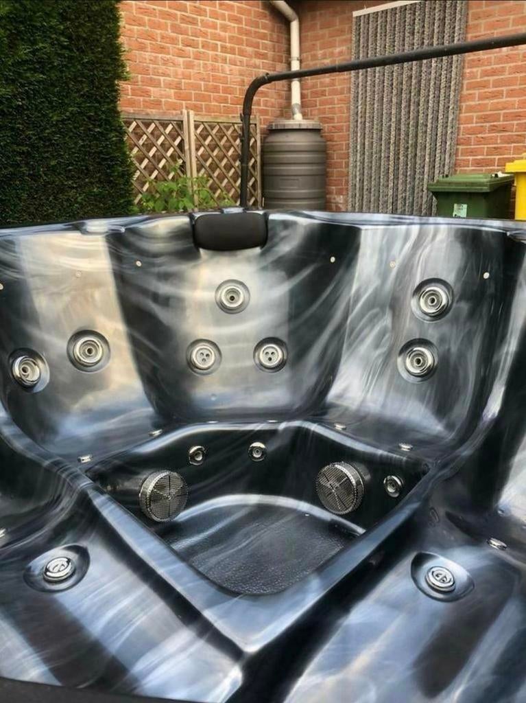 Foto 10 van ‼️INKOOP ALLE JACUZZI'S EN ZWEMSPA'S ‼️