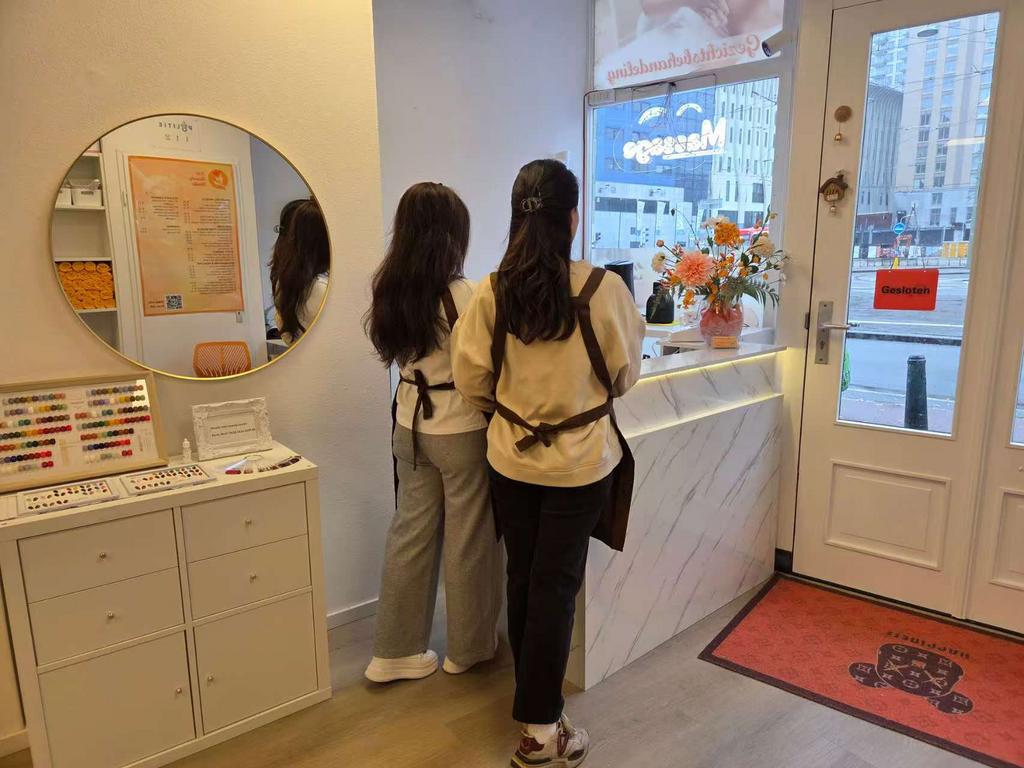 Massage pedicure in Spui223,  graag via WhatsApp 0645958555