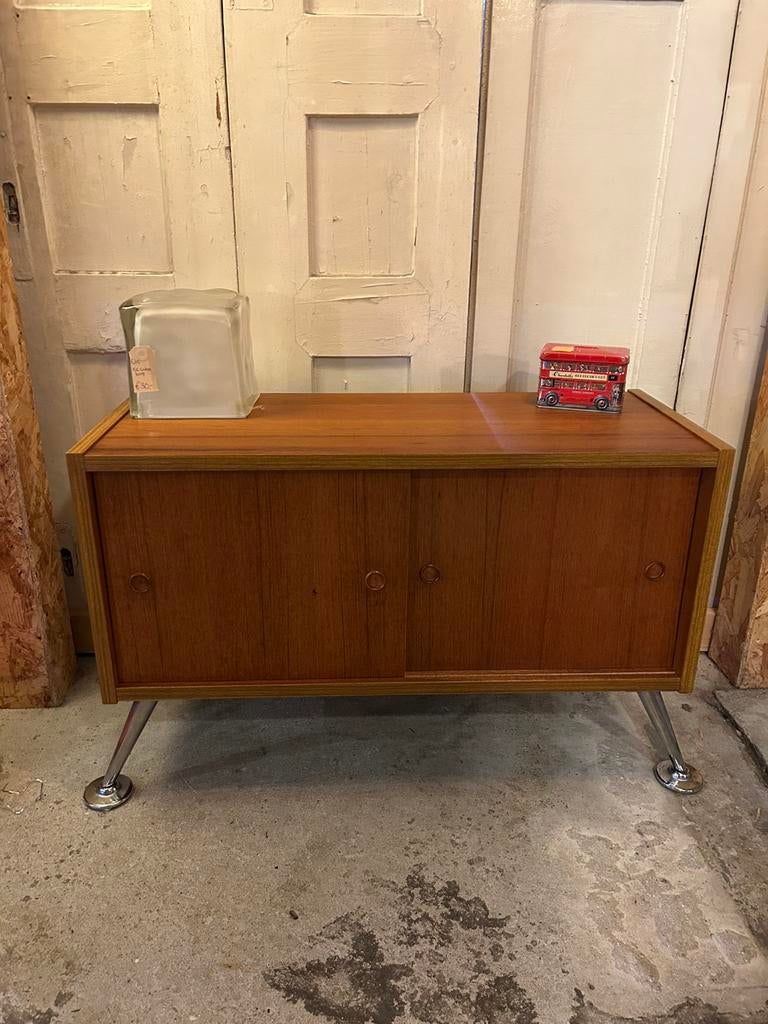 Vintage deense sidetable jaren 60, Huis en Inrichting, Tafels | Sidetables, Ophalen, Gebruikt, 100 tot 150 cm, 25 tot 50 cm