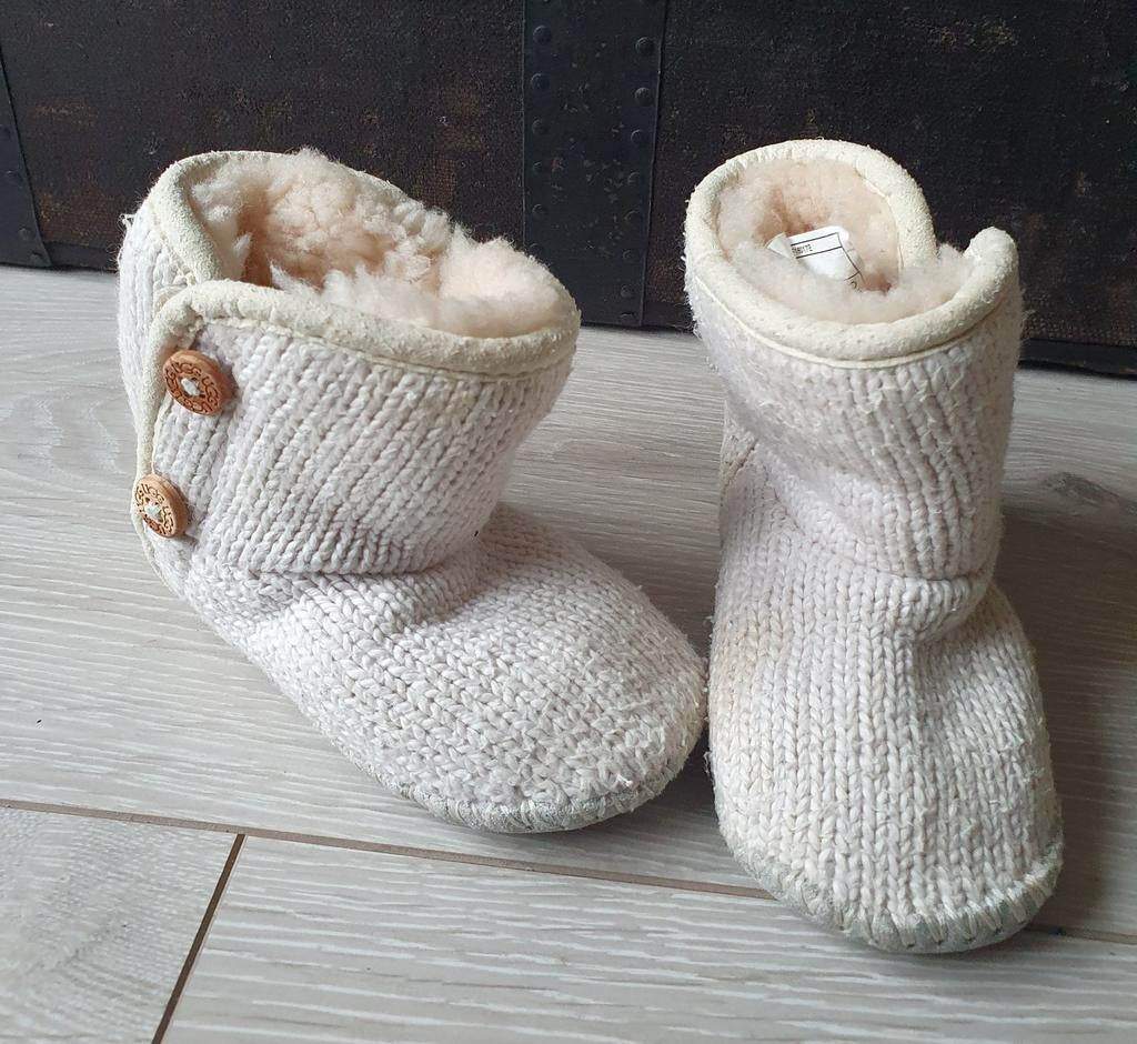UGG Sloffen  Maat 4/5. (9-18 mnd), Slofjes, UGG, Jongetje of Meisje, Ophalen of Verzenden