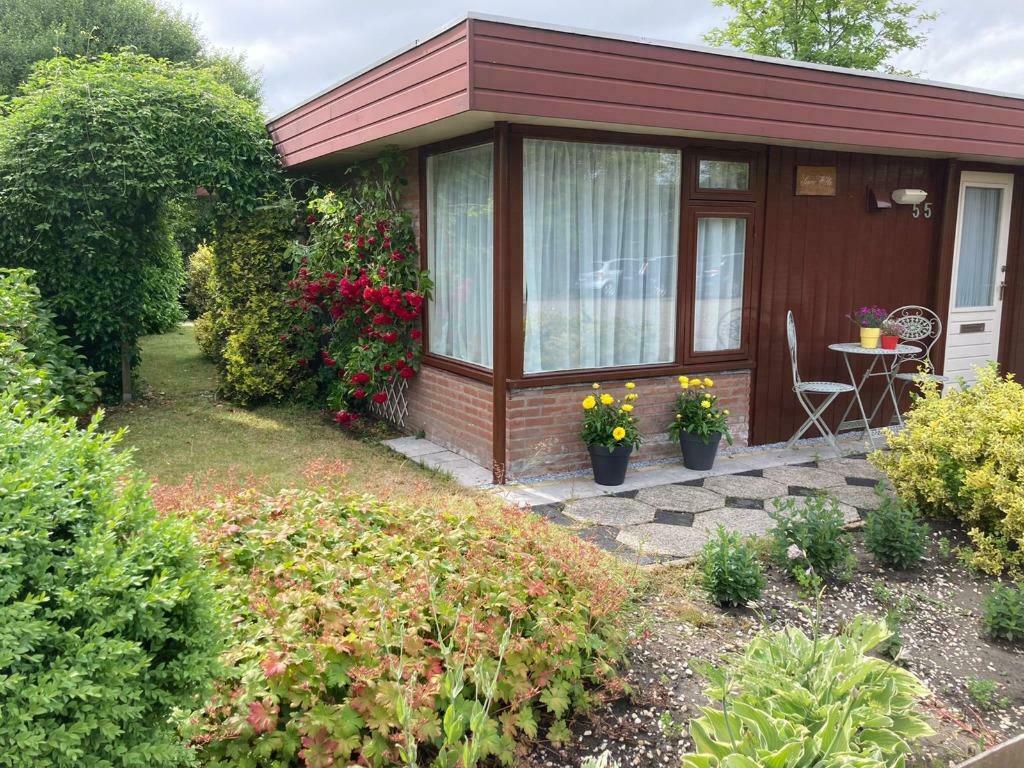 Vrijstaand zomerhuis met mooie tuin nabij Schoorl en Bergen, Aan zee, 2 slaapkamers, Noord-Holland, Recreatiepark