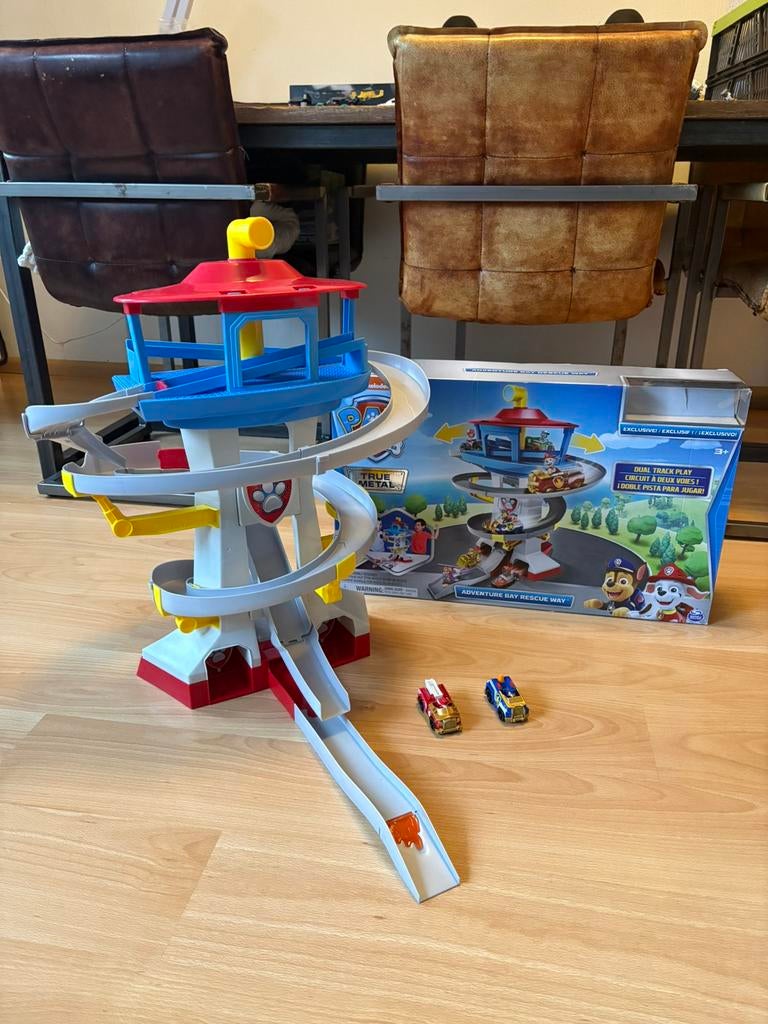 PAW Patrol True Metal Hoofdkwartier Adventure Bay Rescue Way, Ophalen of Verzenden, Zo goed als nieuw