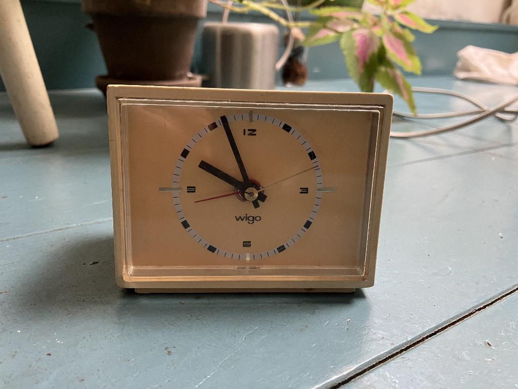 Vintage elektrische wekker - Wigo, Ophalen of Verzenden, Gebruikt, Analoog