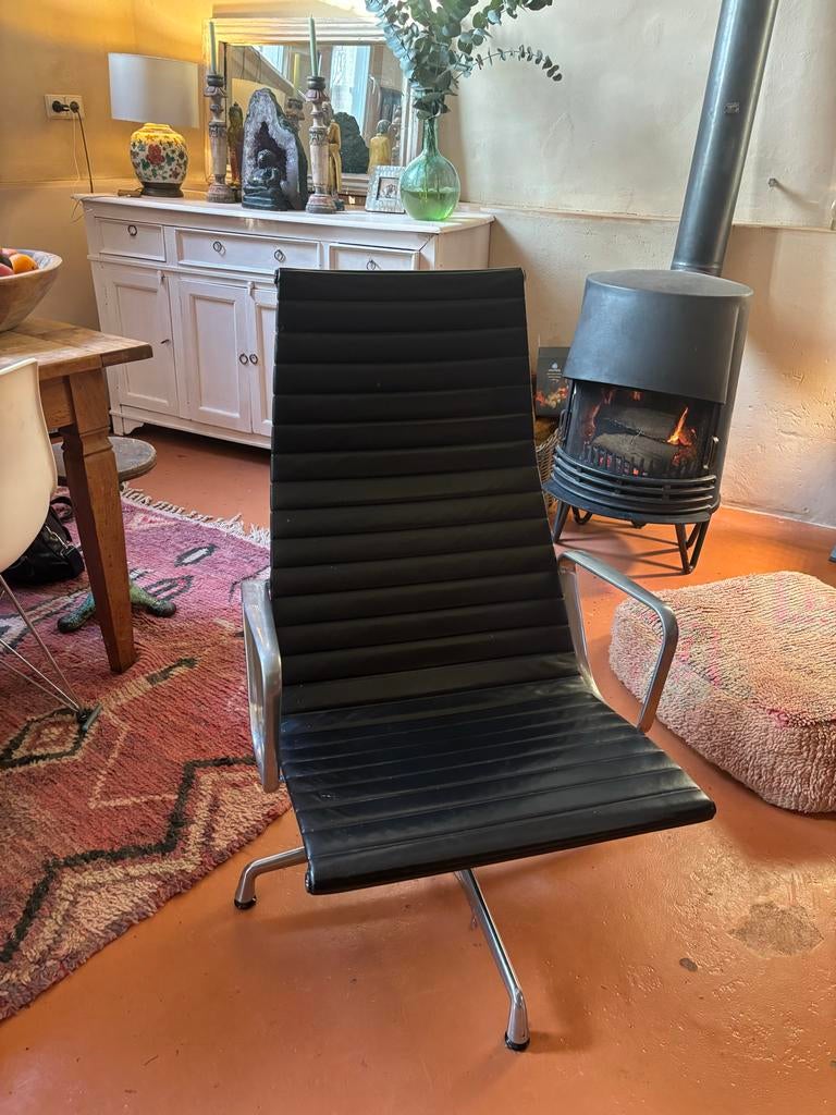 Vitra ea116 fauteuil zwart leder, Ophalen of Verzenden, Leer, 100 tot 125 cm