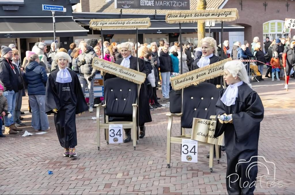 Rijdende Rechters  - Kleine Loopgroep, Ophalen, Carnaval, Zo goed als nieuw, Kleding