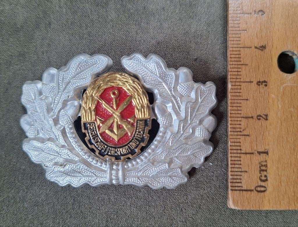 Meerdere Oostblok Sowjet tijd emblemen, speldjes en medaille, Ophalen of Verzenden, Landmacht, Overige gebieden, Lintje, Medaille of Wings