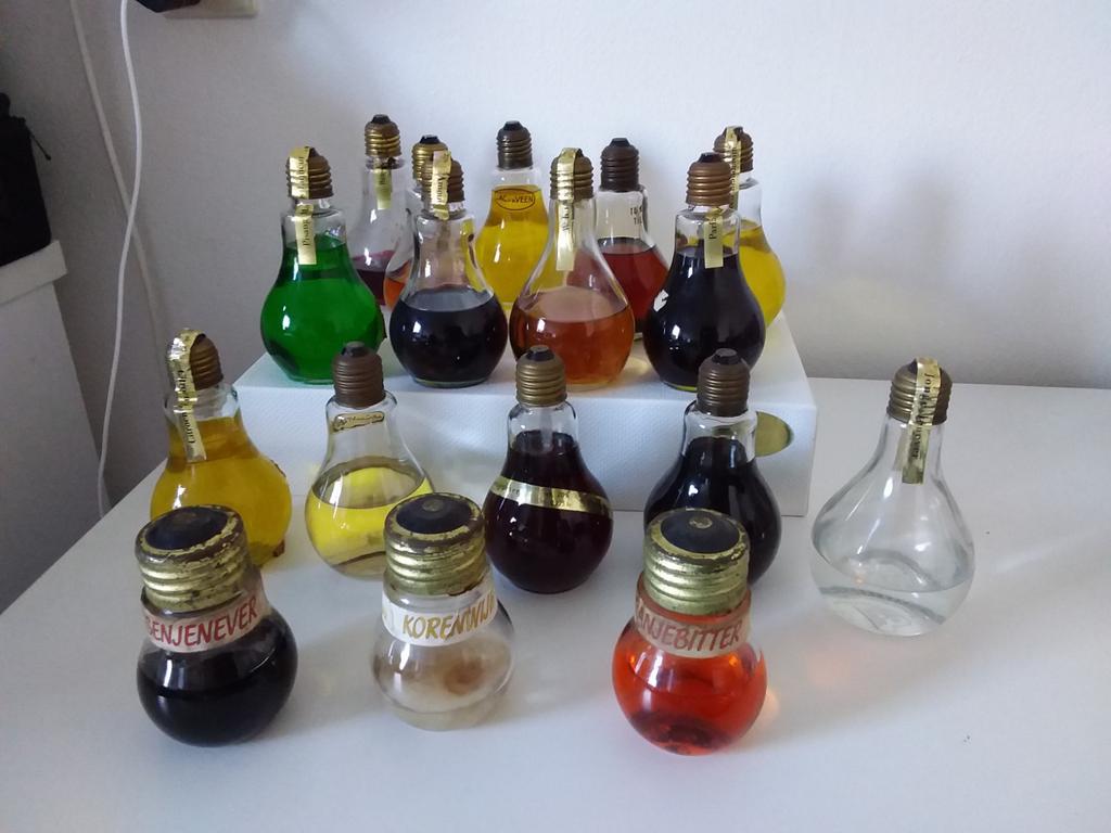 Miniatuur Drankflesjes in Gloeilampvorm, Ophalen of Verzenden