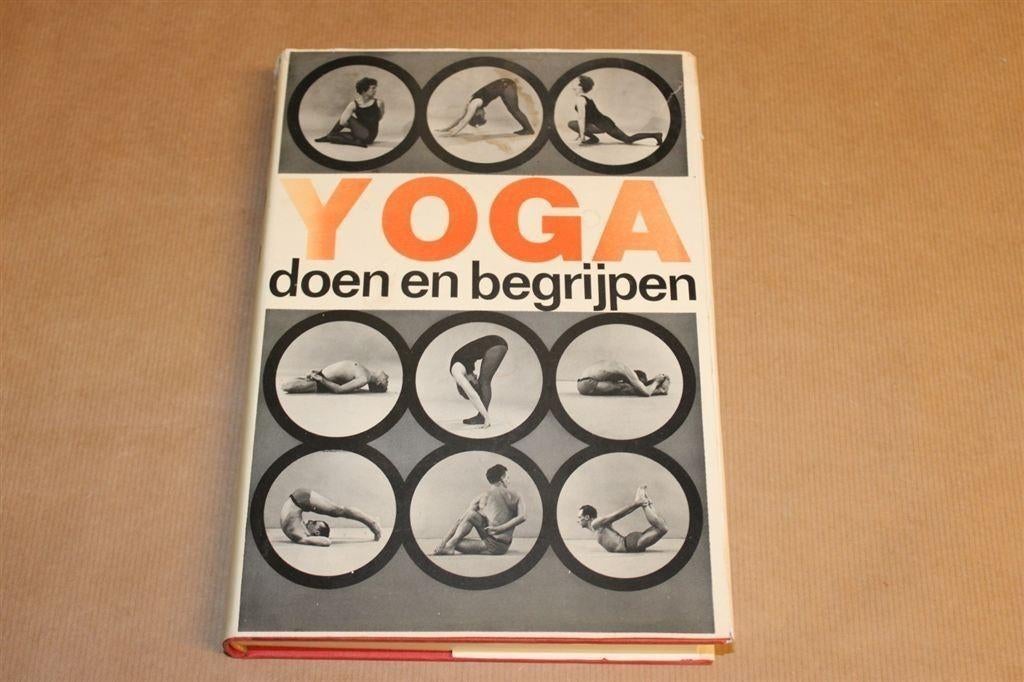 Yoga doen en begrijpen / André van Lysebeth, Boeken, Ophalen of Verzenden, Gelezen, Overige onderwerpen, Achtergrond en Informatie