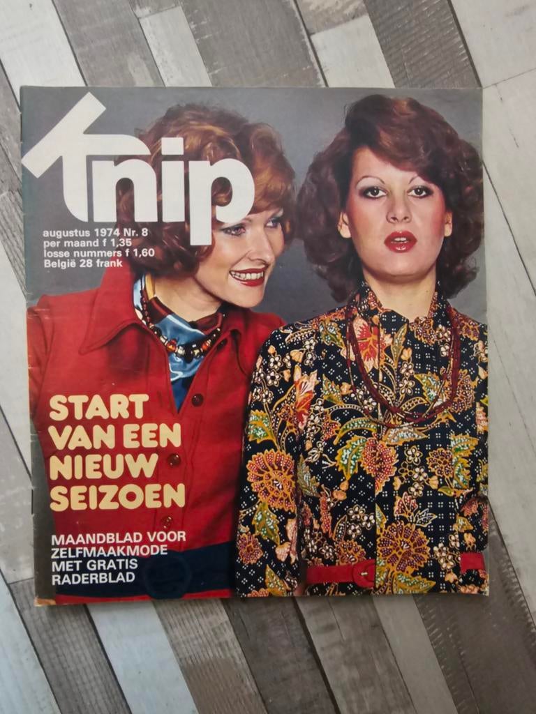 Knip augustus 1974, Ophalen of Verzenden, Zo goed als nieuw, Vrouw, Knipmode