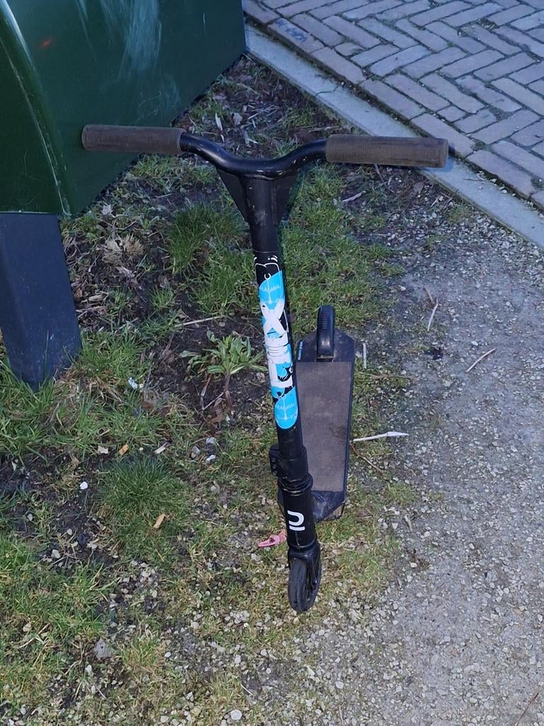 Oxelo stunt step zwart met blauwe sticker, Ophalen, Gebruikt, Gewone step, Oxelo (Decathlon)