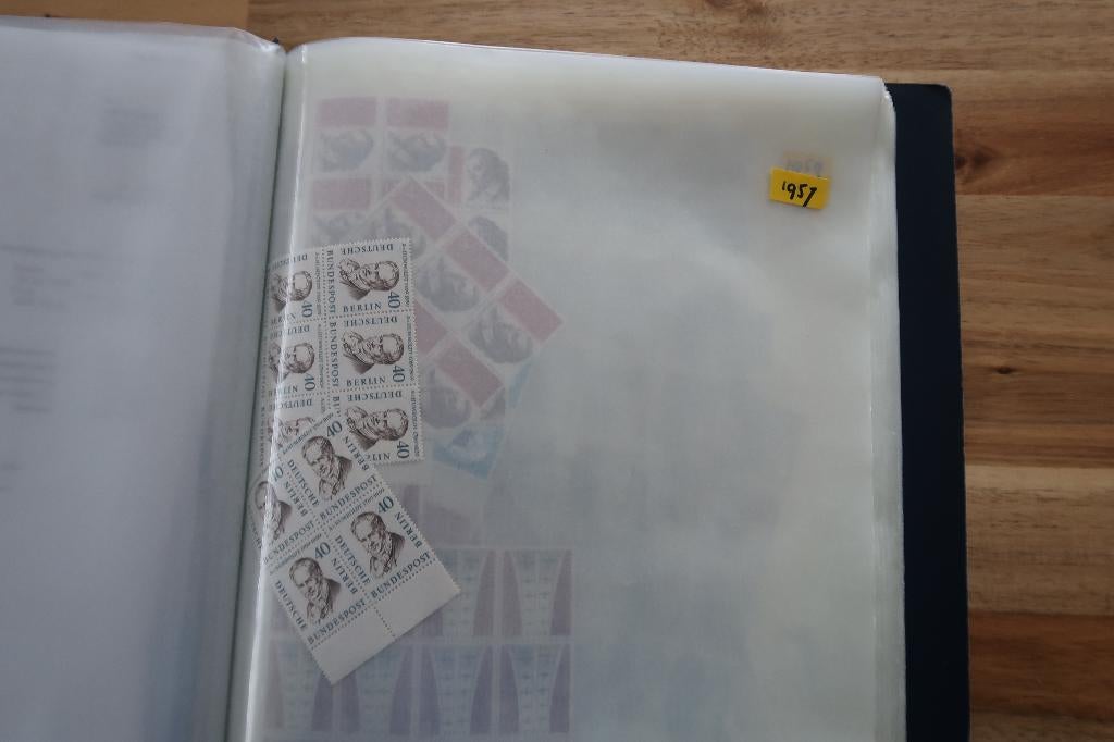 Berlijn grote hoeveelheid veldelen postfris. Zien!!, Postzegels en Munten, Postzegels | Volle albums en Verzamelingen, Ophalen of Verzenden