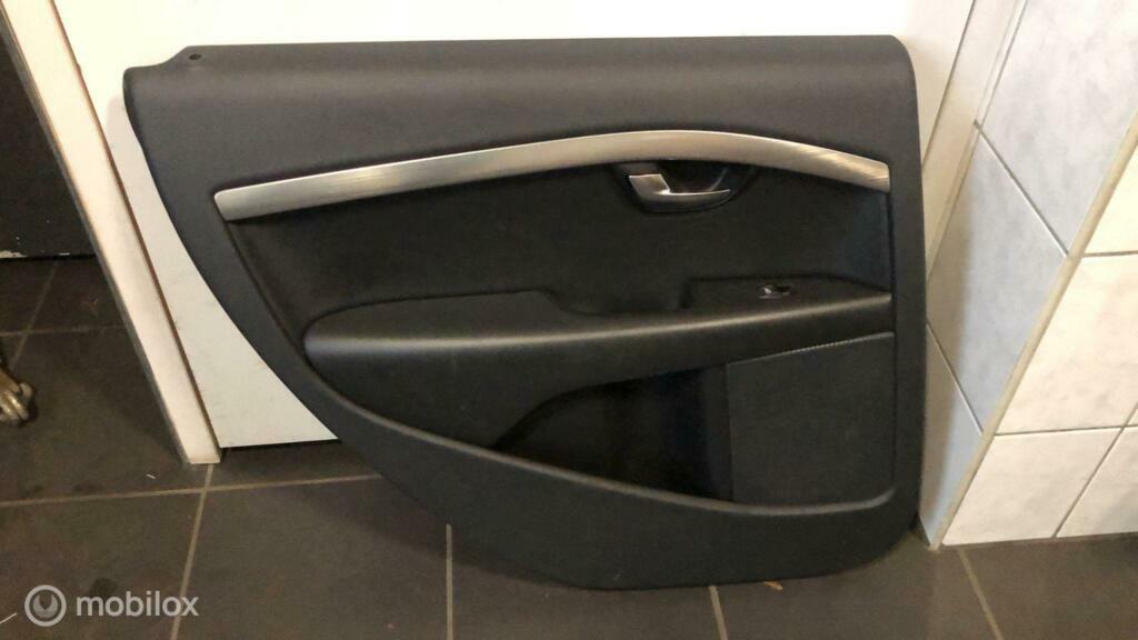 Deurpaneel linksachter 4-deurs zwart Volvo V70 III('07-'17), Auto-onderdelen, Ophalen of Verzenden, Gebruikt, Volvo