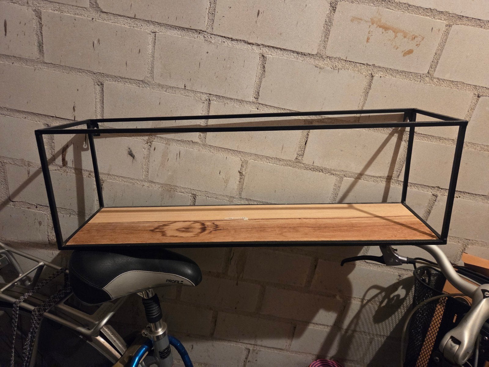 Wandplank met metalen frame en houten blad, Ophalen, Gebruikt