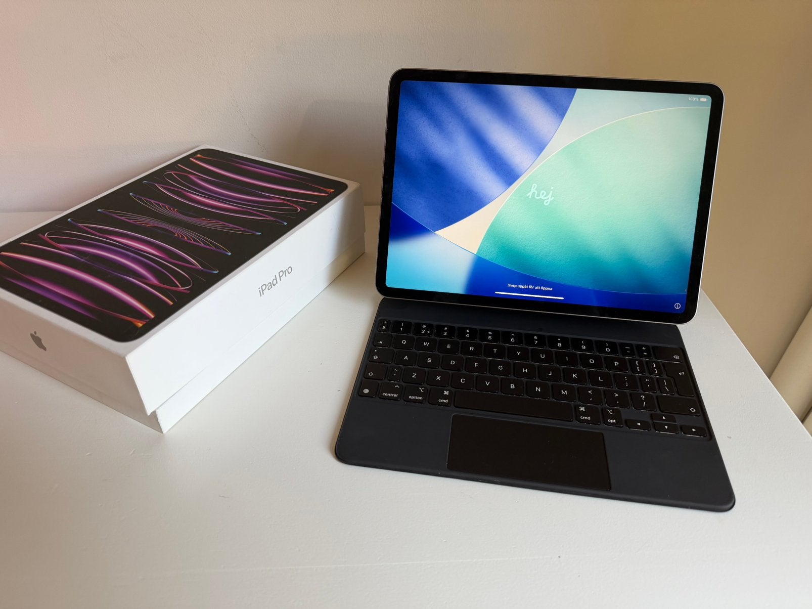 Apple iPad Pro 11-inch 256GB Space Gray + Magic Keyboard, Computers en Software, Apple iPads, Apple iPad, 11 inch, Ophalen of Verzenden