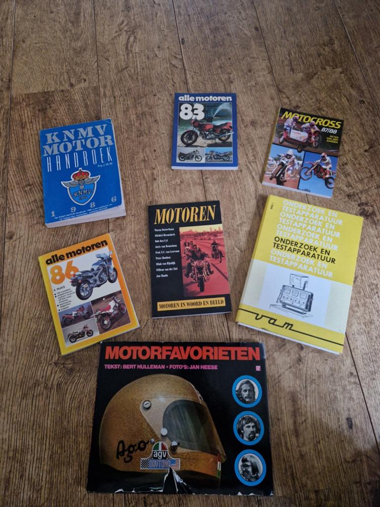 Oude motorboeken, Boeken, Motoren, Ophalen of Verzenden, Gelezen