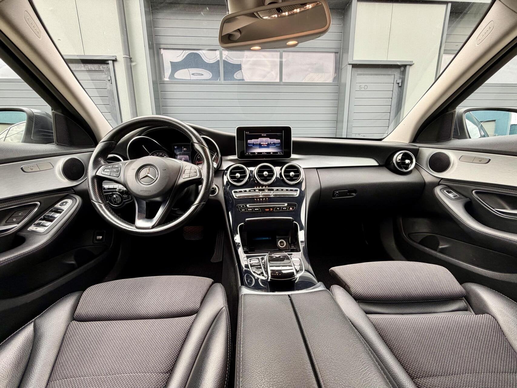 Mercedes C-klasse 180- 156pk Prestige | Nieuwe Model | Autom, Auto's, Automaat, Leder en Stof, 1595 cc, Bedrijf