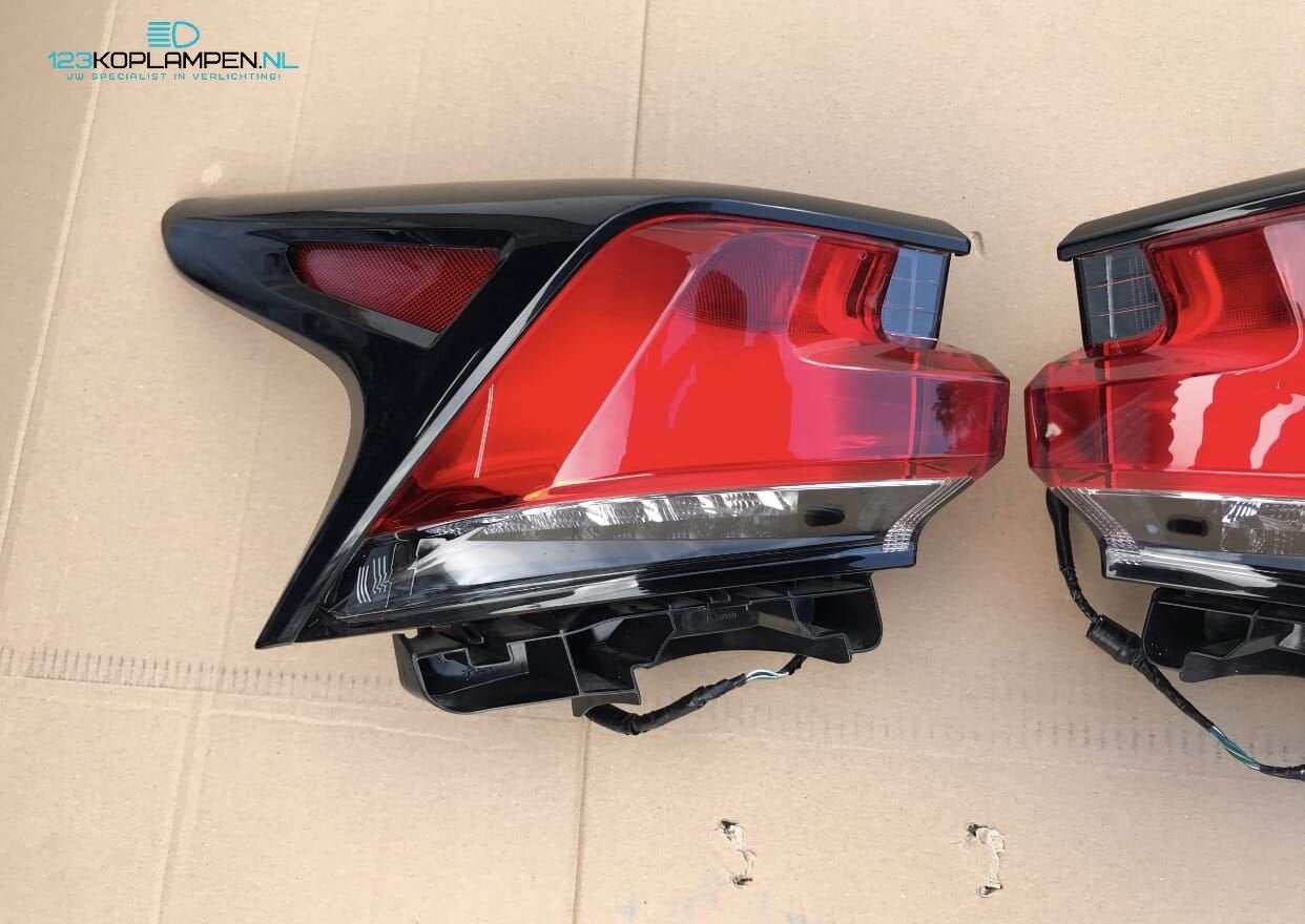 Lexus NX facelift achterlicht achterlichten links rechts, Ophalen, Gebruikt, -, -