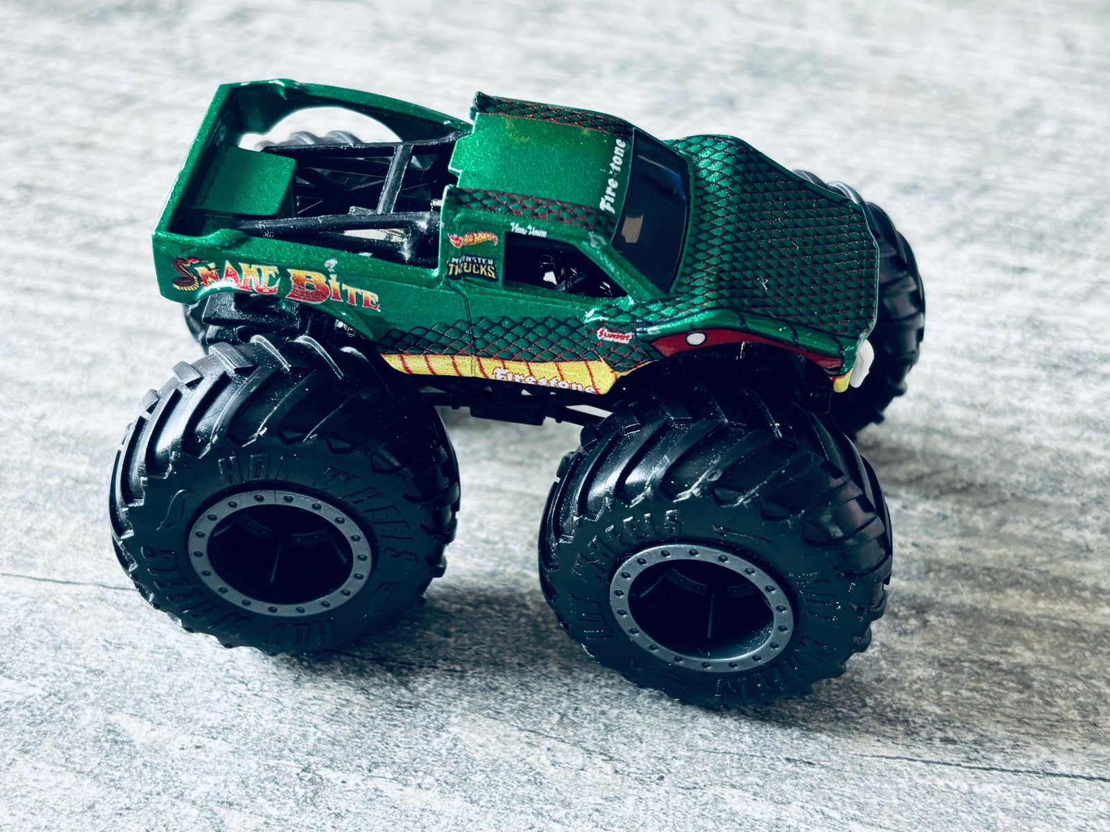 Hot Wheels Monster Trucks Snake Bite, Ophalen of Verzenden, Zo goed als nieuw