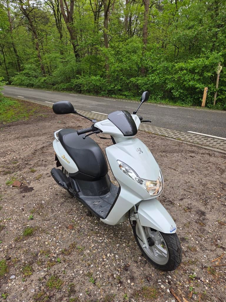 Peugeot kisbee 2011 bromscooter, Fietsen en Brommers, Scooters | Peugeot, Ophalen, Gebruikt, Overige modellen, Benzine