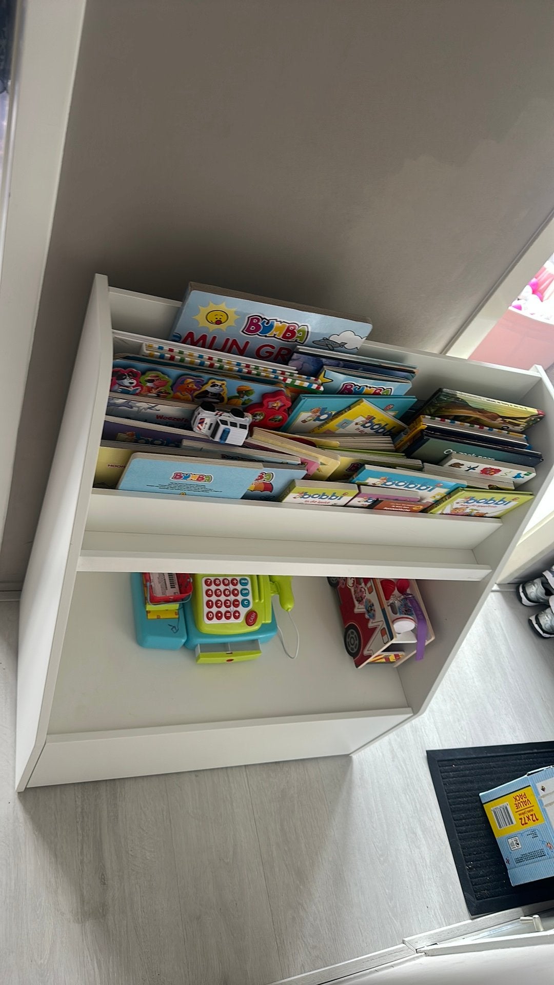 Boekenkast met opbergruimte, BERGIG, Ophalen, 50 tot 100 cm, Zo goed als nieuw, Minder dan 100 cm