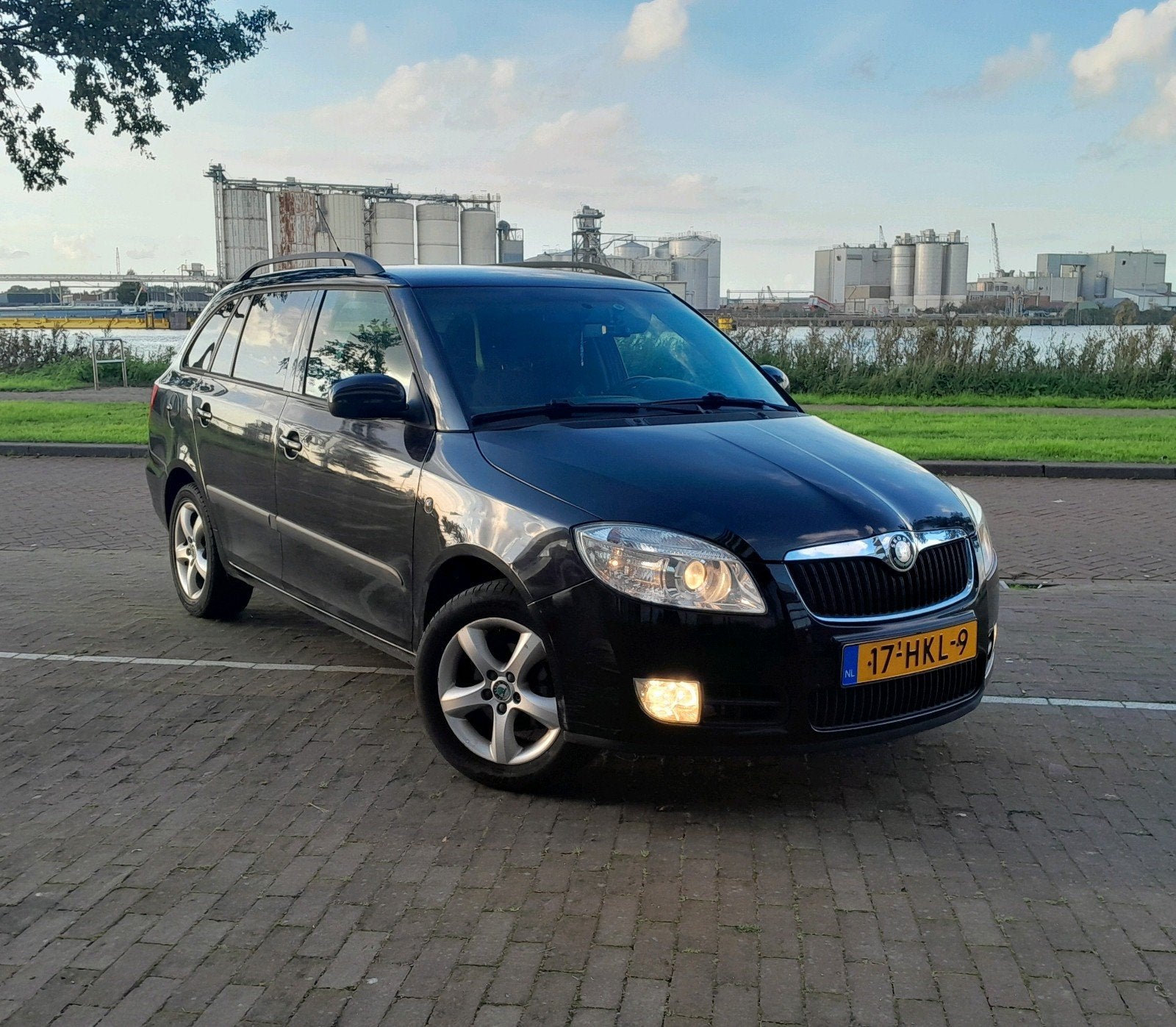 Goed Onderhouden Skoda Fabia Combi 1.6 AUT 2009 Nieuwe APK, Auto's, 450 kg, Zwart, 4 cilinders, Origineel Nederlands