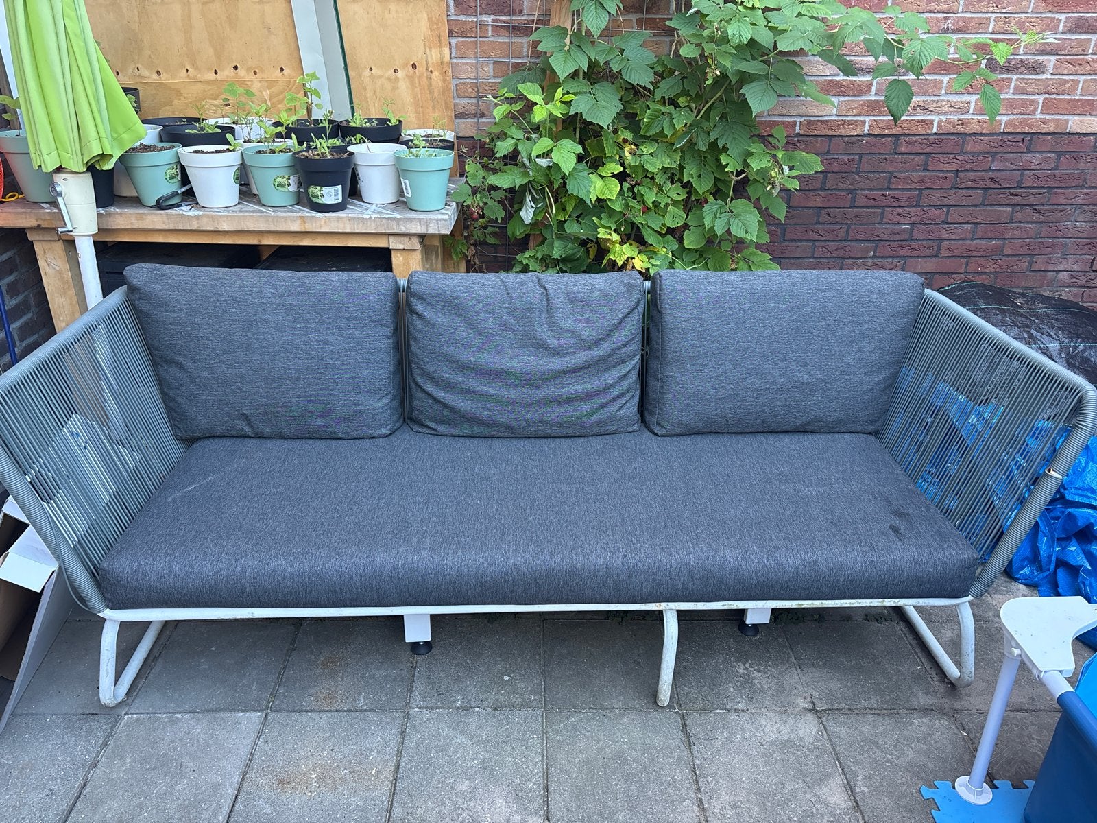 Gratis af te halen: Gebruikte tuinbank met kussens, Tuin en Terras, Tuinbanken, Ophalen, Gebruikt, Wicker