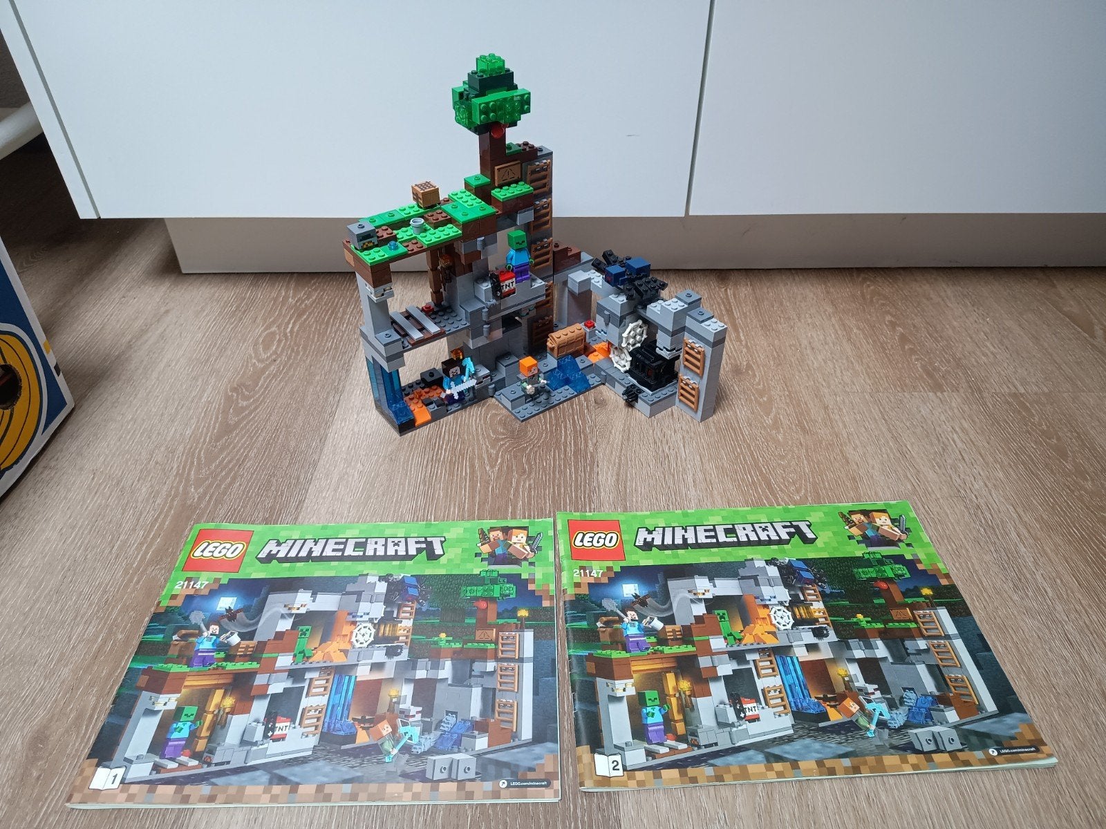 Lego Minecraft 21147 compleet Let wel op 1 minifiguur mist, Ophalen of Verzenden, Gebruikt